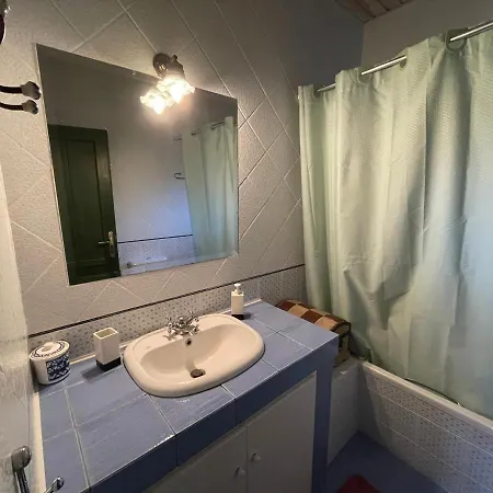 Villa Stunning 2-Bedroom Villa In Nerotribia Euboias Politiká