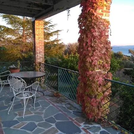 Villa Stunning 2-Bedroom Villa In Nerotribia Euboias Politiká